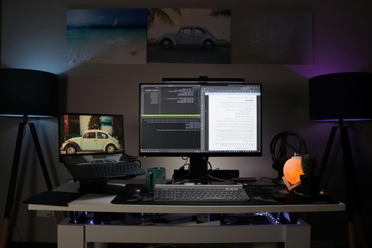 高性能計算サーバーとモニタリング画面